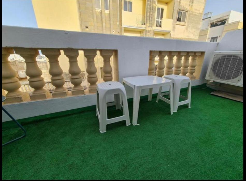 Room 6- Private Room With Private Terrace, Private Bathroom, Ac And Wifi Слима Экстерьер фото